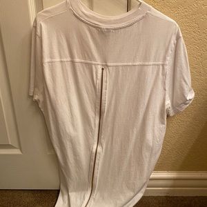 White T with zipper back detailing